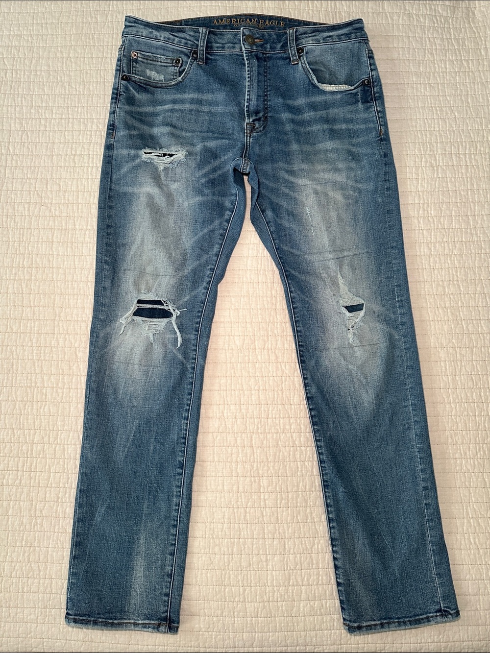 American Eagle Outfitters Men’s Faded Blue Slim Straight Ripped Jeans